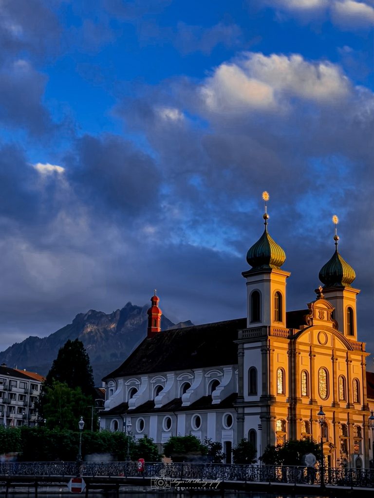 Jesuitenkirche Luzern bei Sonnenuntergang 0 (0)