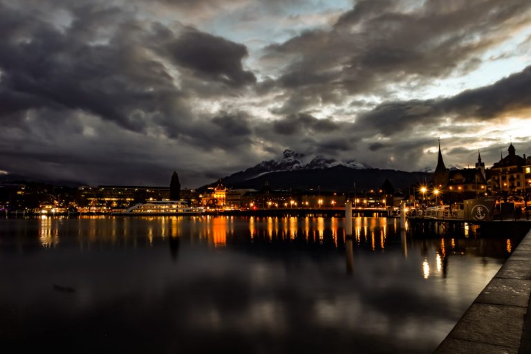 Sonnenuntergangsstimmung beim Luzerner Seebecken