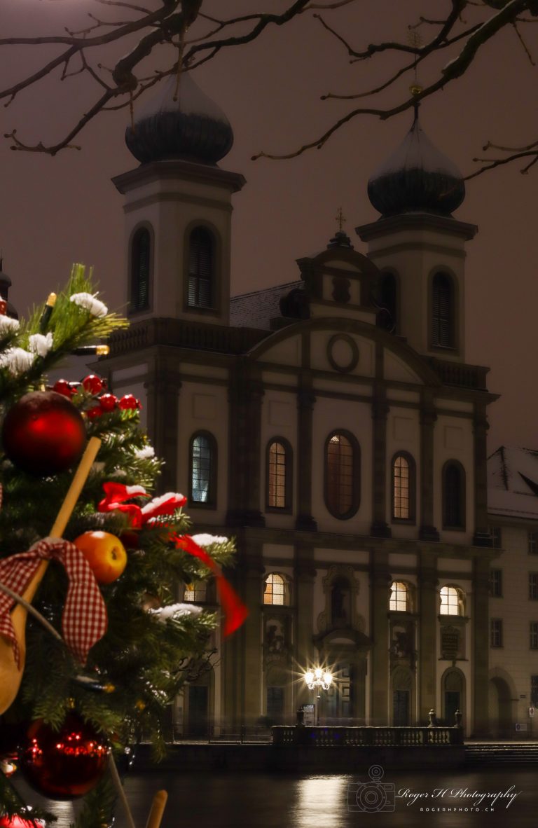 Vorweihnachtliche Jesuitenkirche