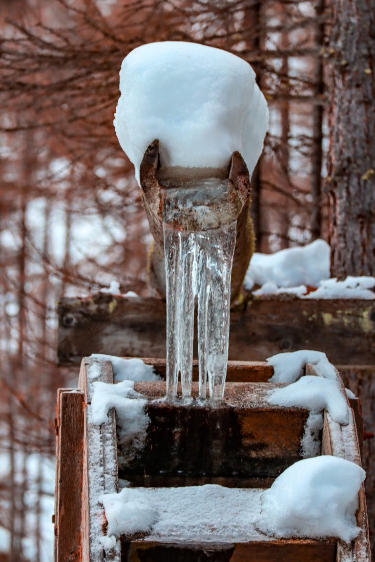 Gefrorenes Wasserrad