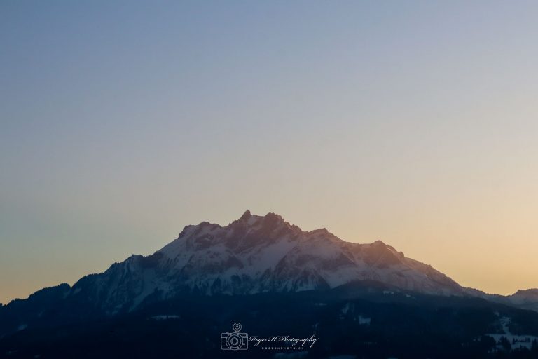 Sonnenuntergang am Pilatus: Ein farbenfrohes Schauspiel